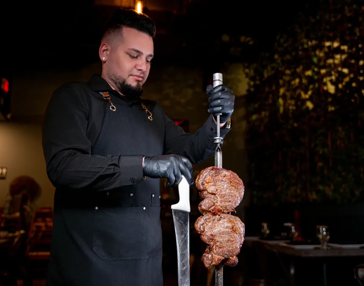 Passador serving picanha tableside